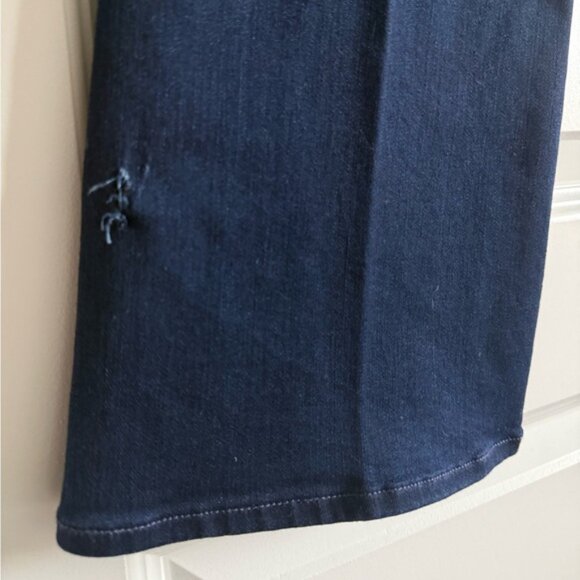 PAIGE Manhattan Bootcut Jeans NWT w/ Flaw - Picture 10 of 14